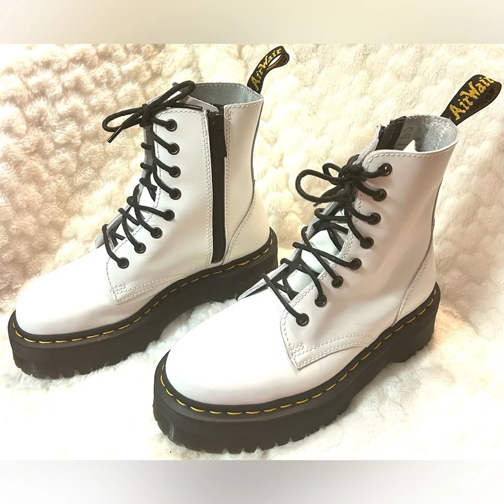 NEW Dr. Martens Jadon White Platform boots women’s size 7/ men’s size 6 - Picture 2 of 9